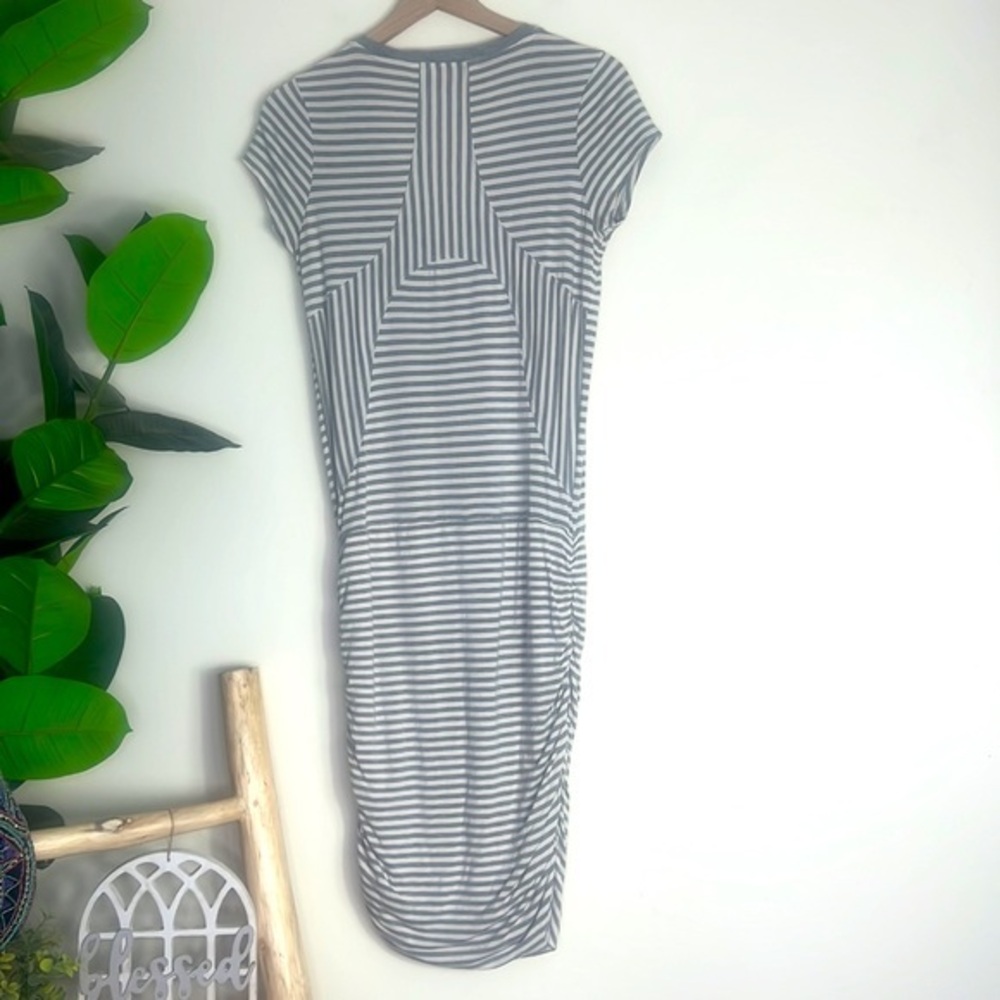 Athleta Topanga Dress Short Sleeve Grey and White Stiped Ruched Detail Dress‎ - Picture 5 of 8